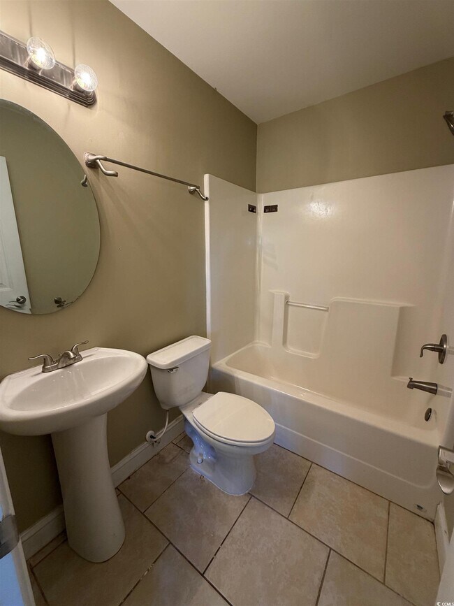 Building Photo - 619 Uniola Dr