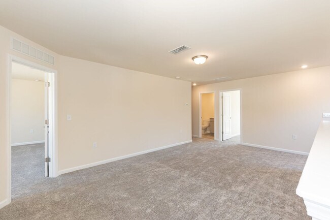 Building Photo - Three Bedroom Home!