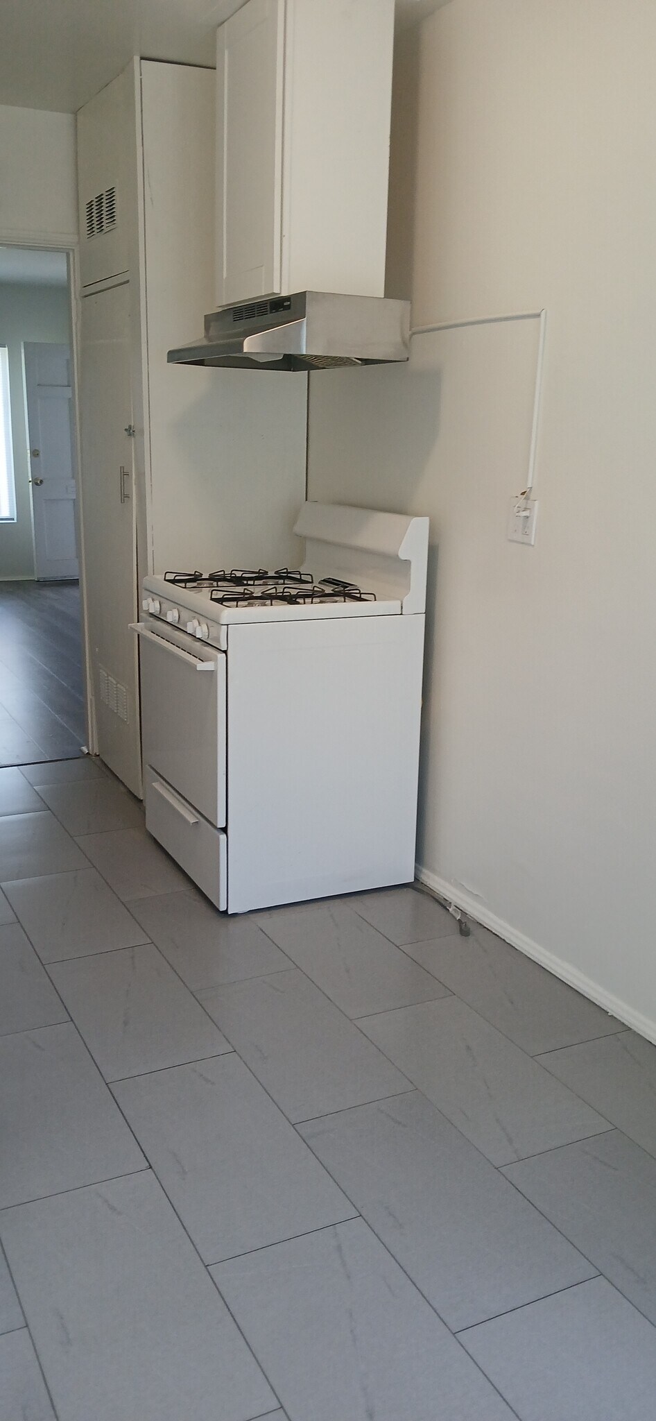 Refrigerator Area - 1728 N Hollywood Way