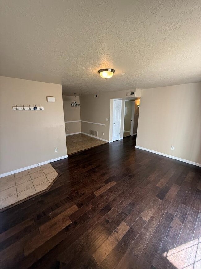 Building Photo - 139 W Ridge Rd