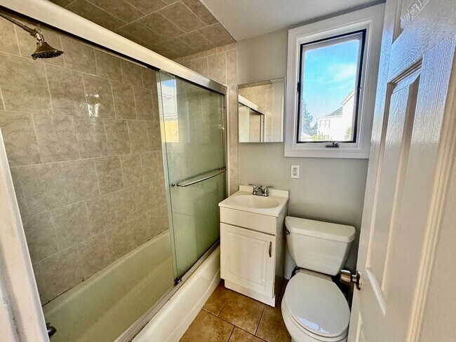 Building Photo - 30 Lucas St