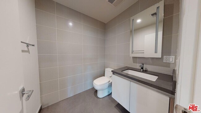 Building Photo - 938 Orange Grove Ave