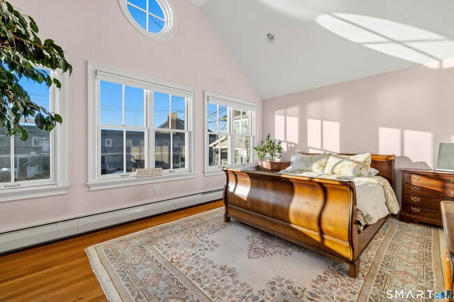 Building Photo - 5 Middle Beach Rd