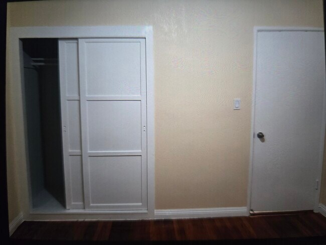 Building Photo - 1645 W Wisteria Pl