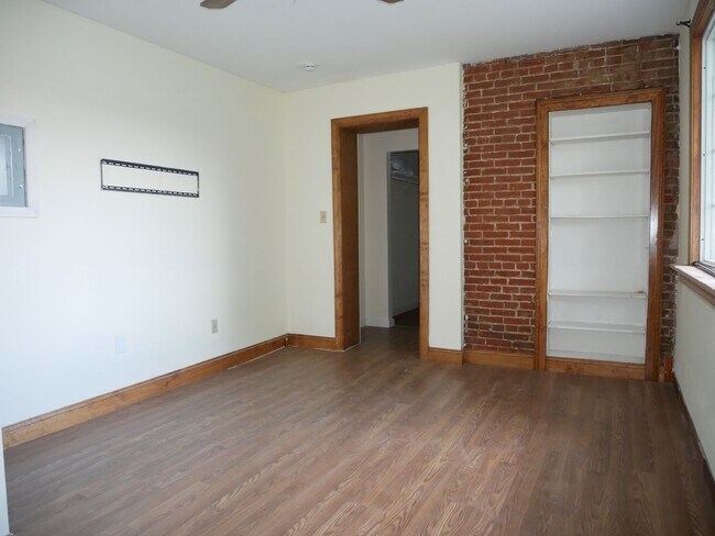 Building Photo - 1020 Ferry St