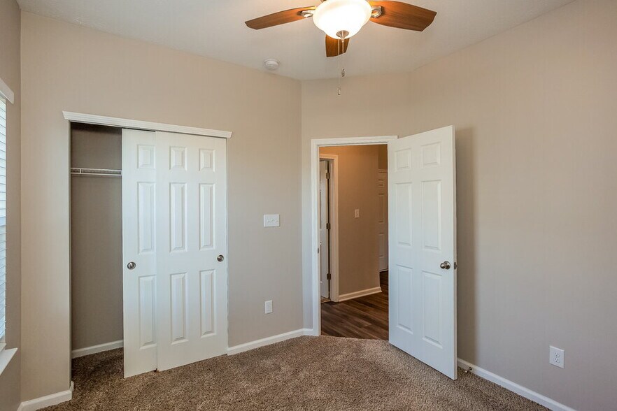 Building Photo - 386 Thunderwood Dr