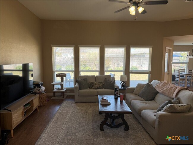 Building Photo - 1126 Neuberry Cliffe