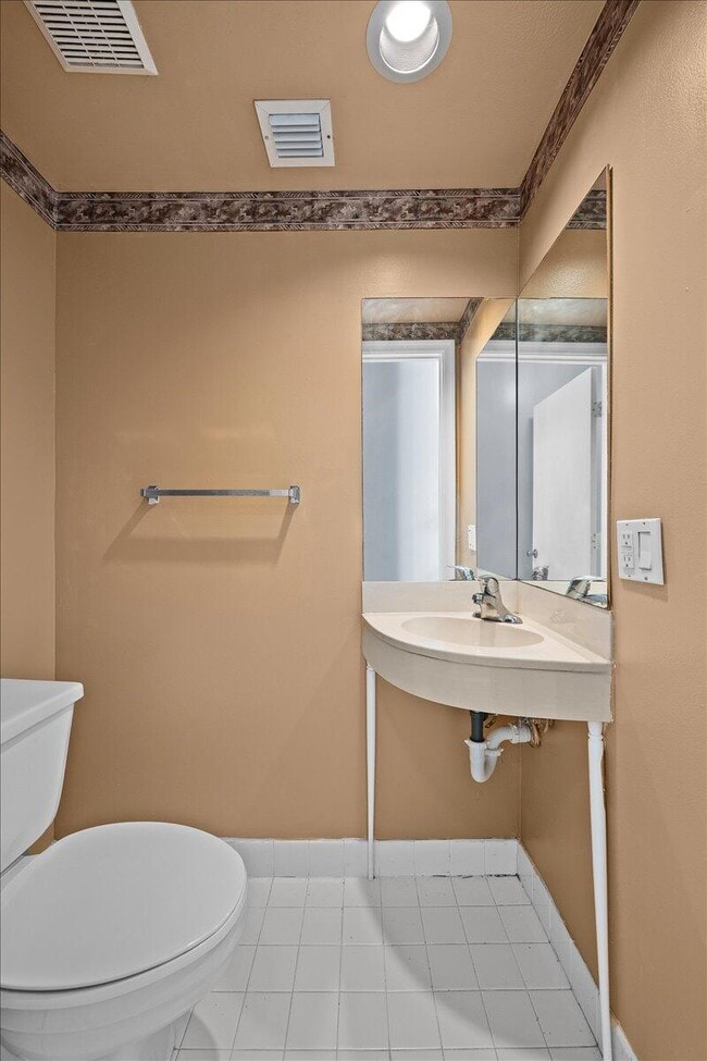 Building Photo - 12556 Woodmill Dr