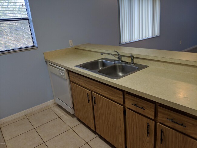 Building Photo - 2283 Fox Hollow Dr