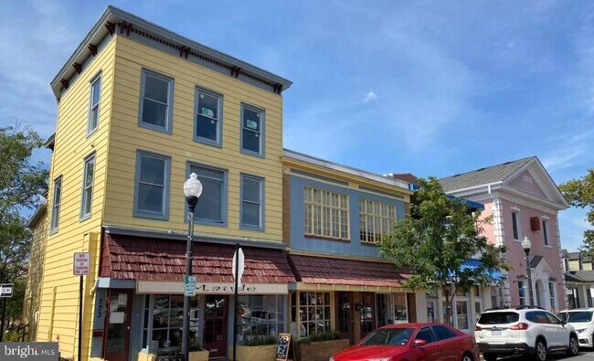 Building Photo - 904 Locust St