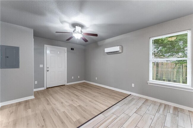 Building Photo - 109 2nd Ave SW