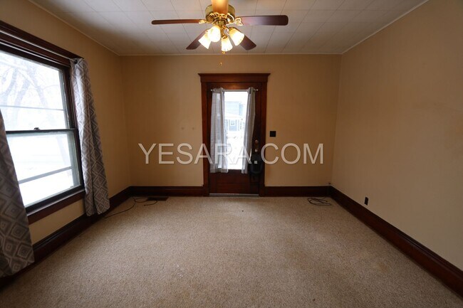 Building Photo - 502 1/2-502 1/2 S Leebrick St