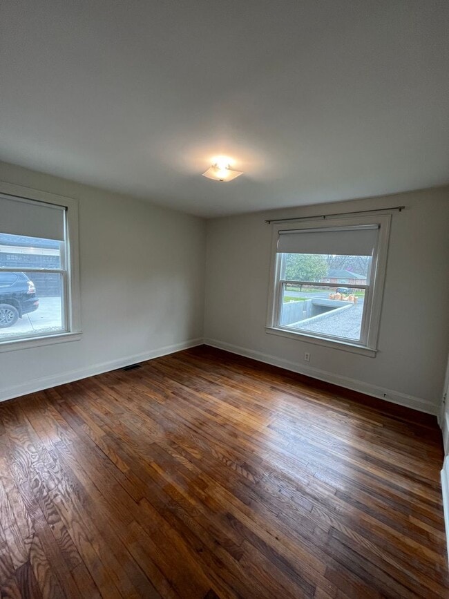 Building Photo - Renovated 2 Bedroom/ 1 Bath Duplex minutes to 12th South, Lipscomb, Belmont and Vandy