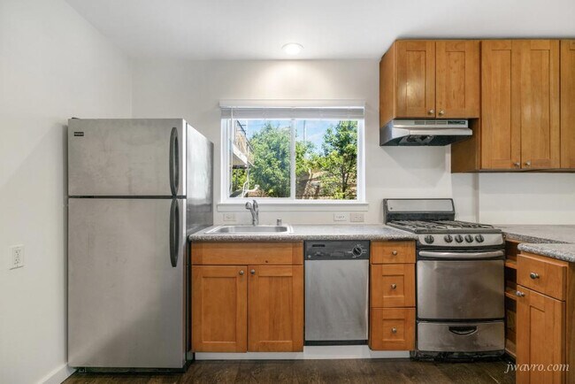 Building Photo - 25 Elgin Park