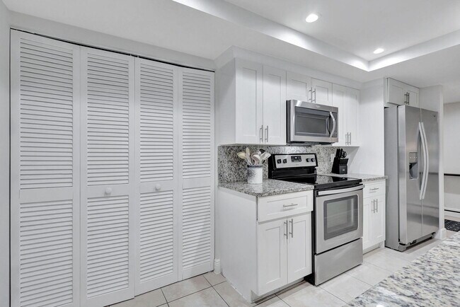 Building Photo - 12641 Westhampton Cir