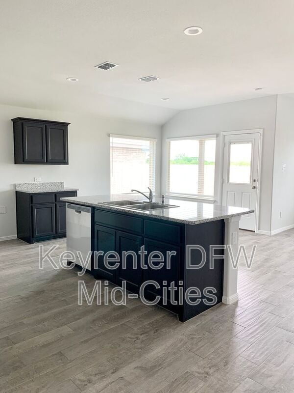 Building Photo - 9001 High Stirrup Ln