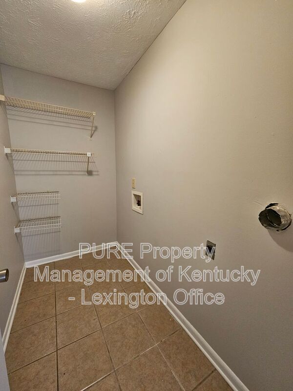 Building Photo - 3772 Camelot Dr