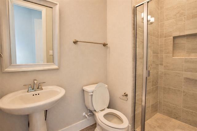 Building Photo - 2820 Fountain Park Dr