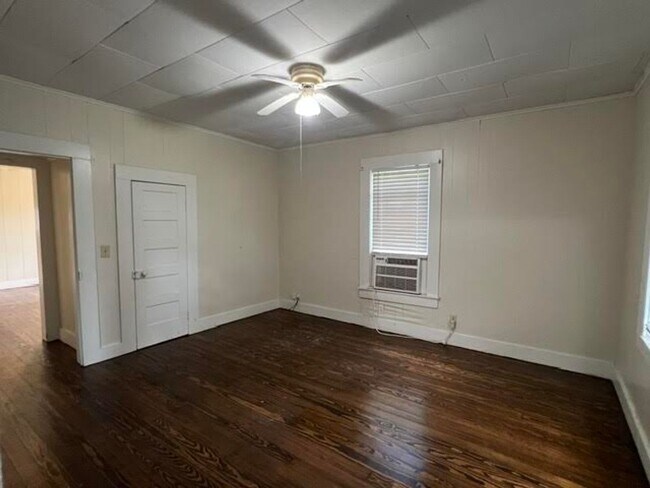 Building Photo - 1107 S Old Temple Rd