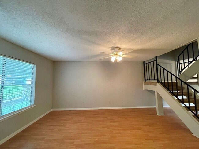 Building Photo - Great Condo for lease in North Austin!