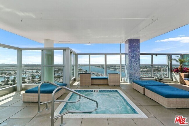Building Photo - 13700 Marina Pointe Dr