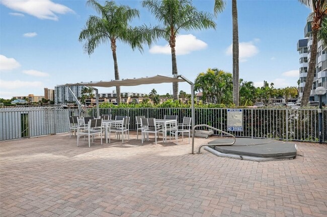 Building Photo - 16565 NE 26th Ave