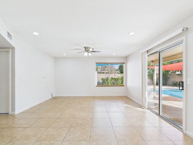 Building Photo - Trade Winds at Gilbert