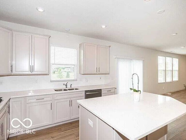 Building Photo - 5403 Veranda Dr