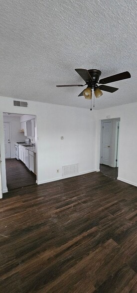 Building Photo - 726 N 70th St