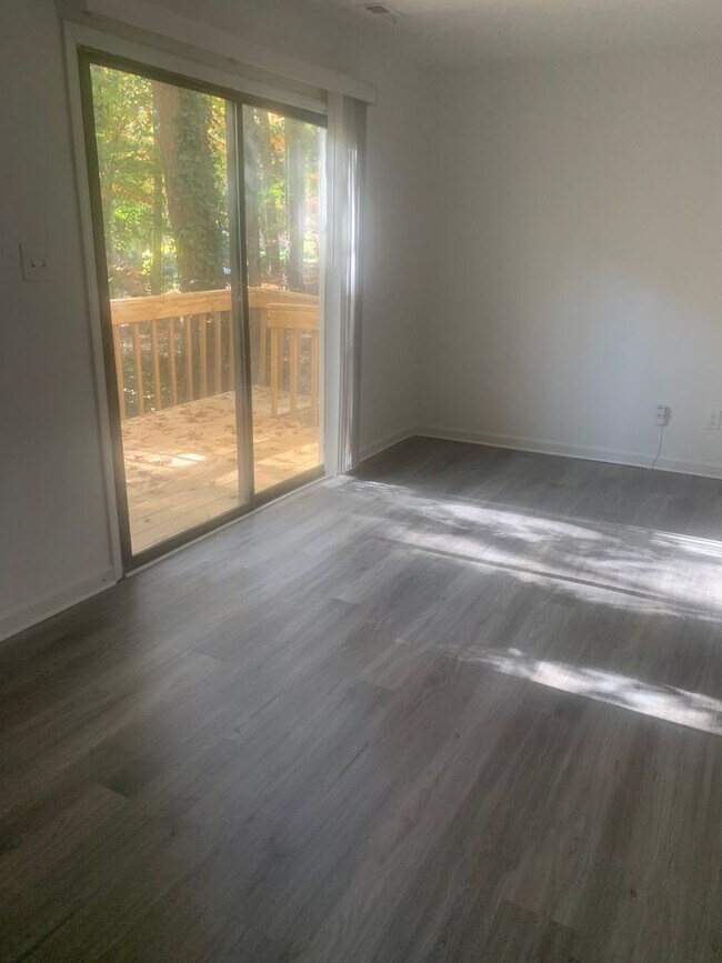 Building Photo - 4804-4806