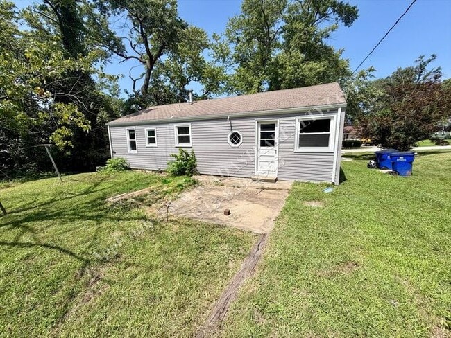 Building Photo - Cute 3 Bed 1 Bath in Raytown-Available NOW!!