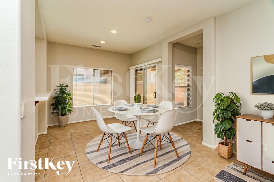 Building Photo - 931 W Oak Tree Ln