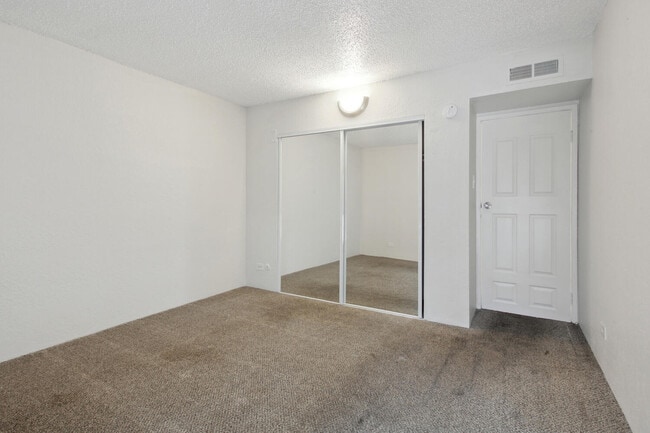 Building Photo - Lakeridge Terrace Apartments