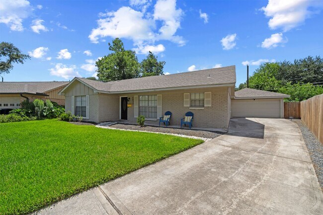 Building Photo - 5826 Spruce Forest Dr