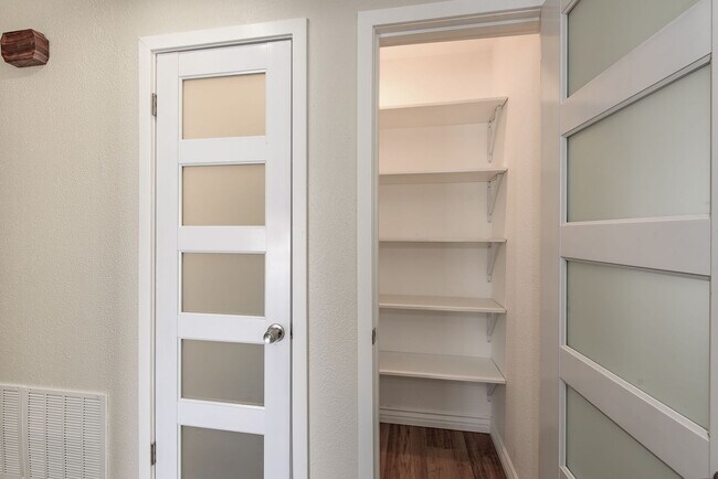 Building Photo - Your Newly Renovated Huntington Beach Oasi...