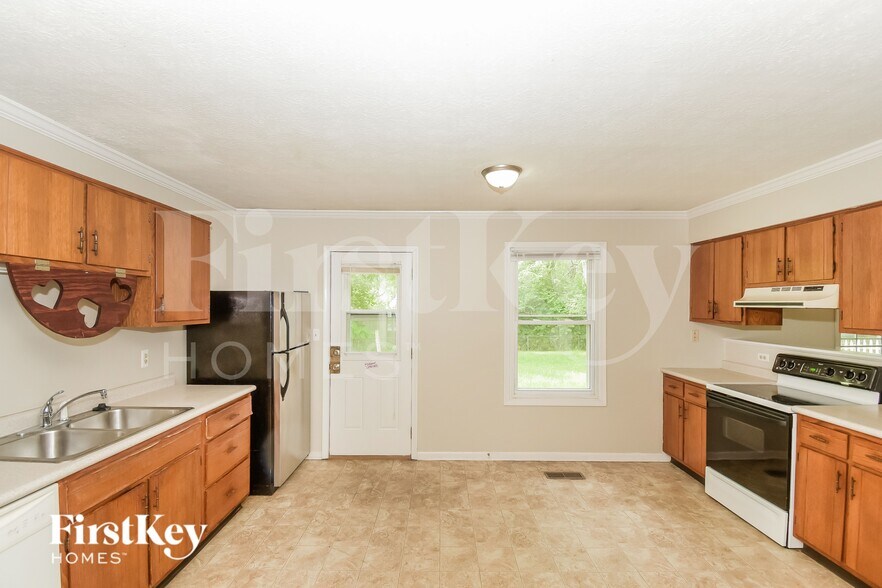 Building Photo - 5691 Dobbs Ferry Dr