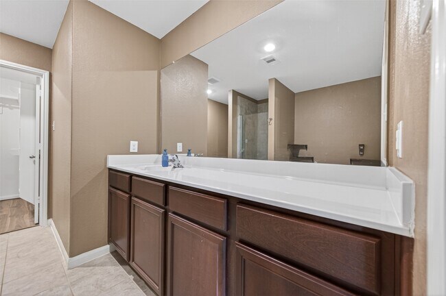 Building Photo - 22615 Harrington Field Dr