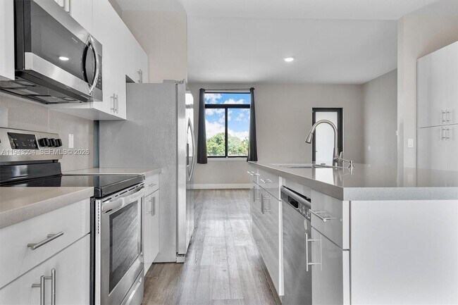 Building Photo - 444 E 16th St