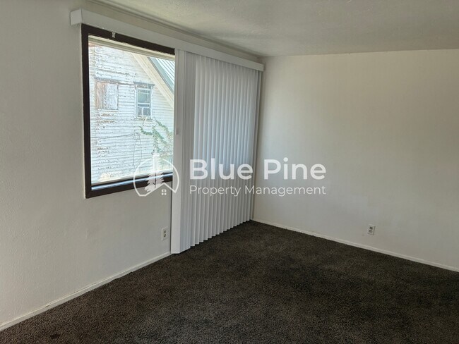 Building Photo - 450 H St