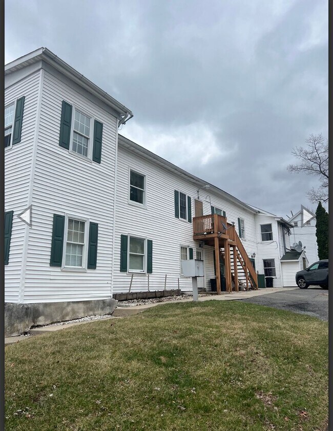 Building Photo - 527 Spruce St