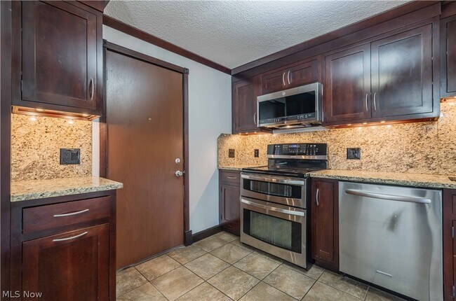 Building Photo - 4599 Cox Dr