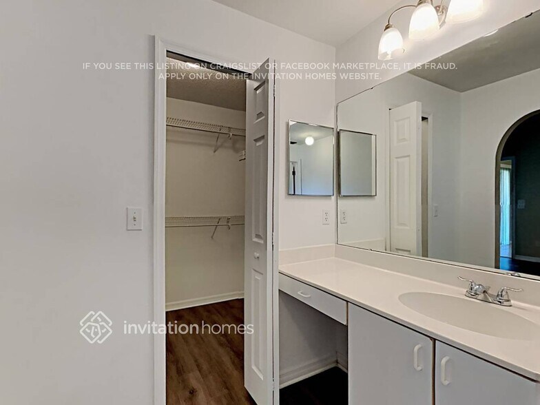 Building Photo - 3281 Fairhaven Ave