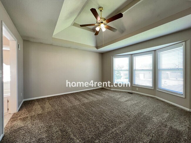 Building Photo - Wonderful Northland Home w/ Hardwood Floors and Plenty of Space!!