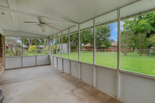Building Photo - 3419 Oleander Pl