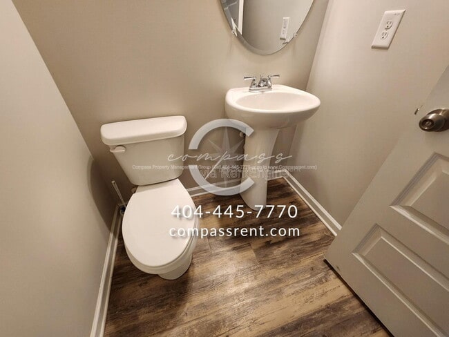 Building Photo - 206 Lyndon Wy NW