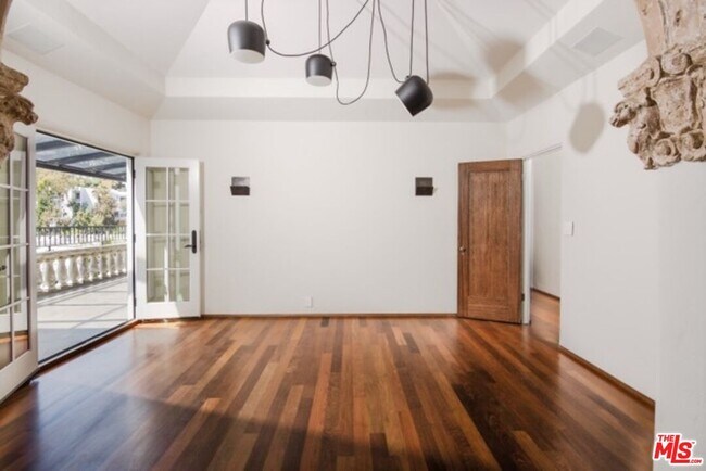 Building Photo - 1302 N Sweetzer Ave