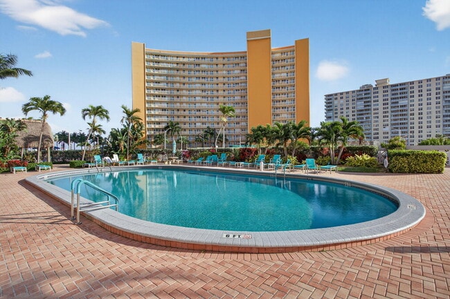 Building Photo - 405 N Ocean Blvd