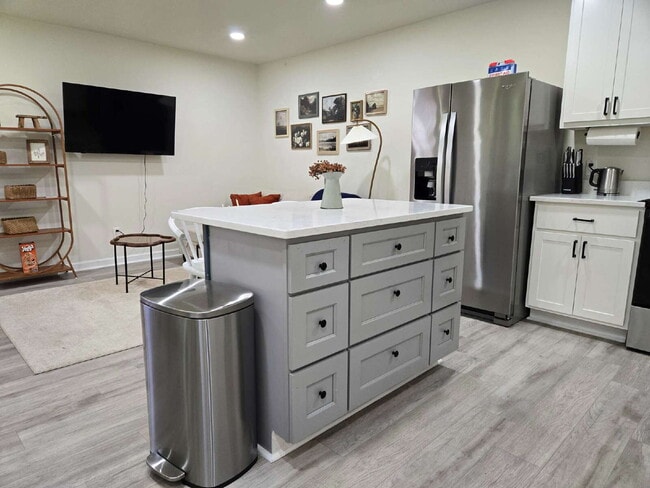 Building Photo - Fully Furnished Two Bedroom