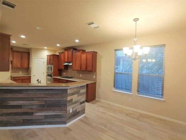 Building Photo - 1601 Lions Den