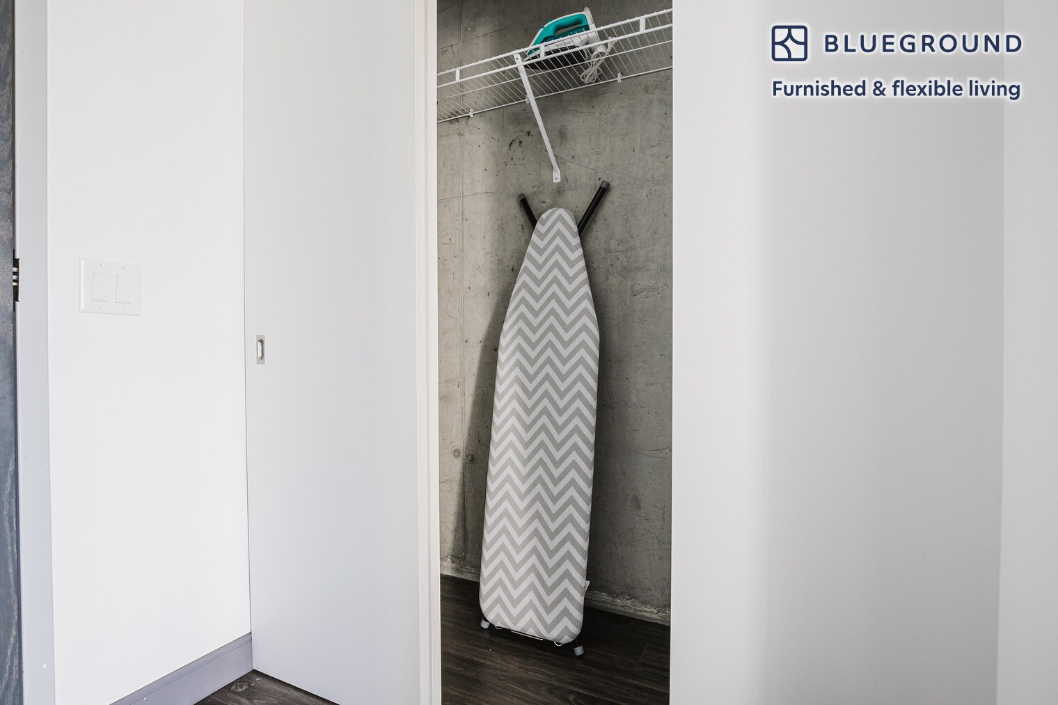 Building Photo - 215 W Lake St